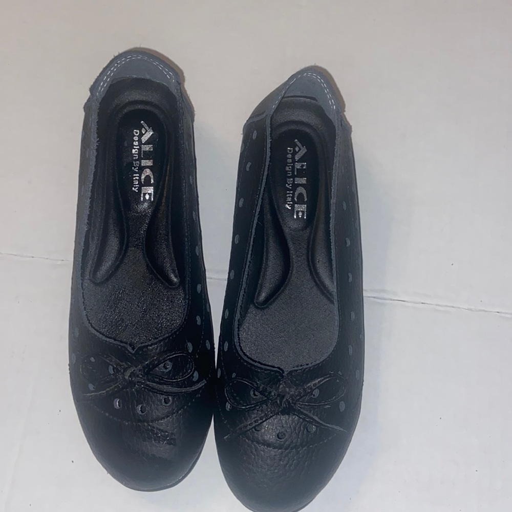 Black slip on flats by Alice Design by Italy size 37 US size 6.5